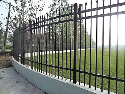 围墙栅栏是指采用锌合金材料制作的护栏