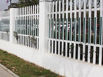学校围墙护栏具有高强度高硬度外观精美