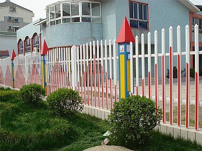 幼儿园围墙护栏色泽鲜艳等优点，成为主流产品